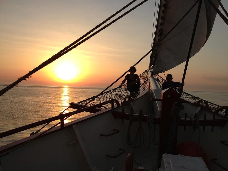 singles sunset cruise