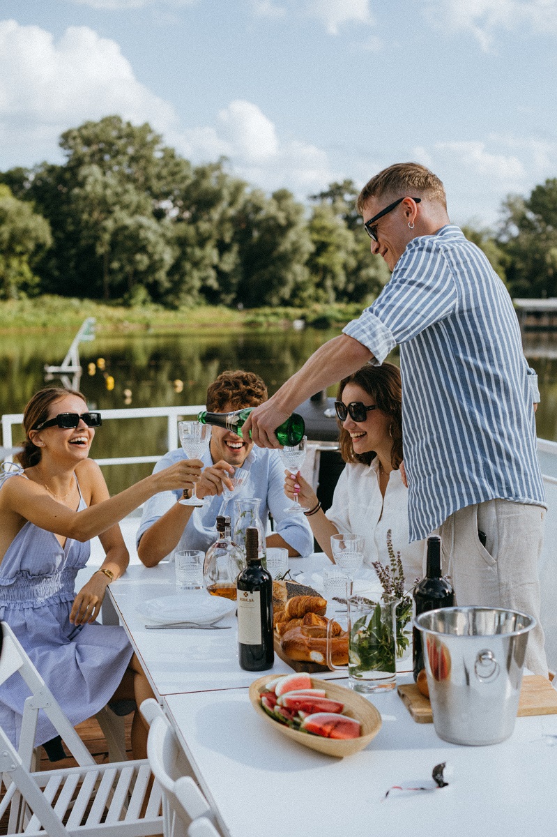 Boot aanleggen en drankje drinken