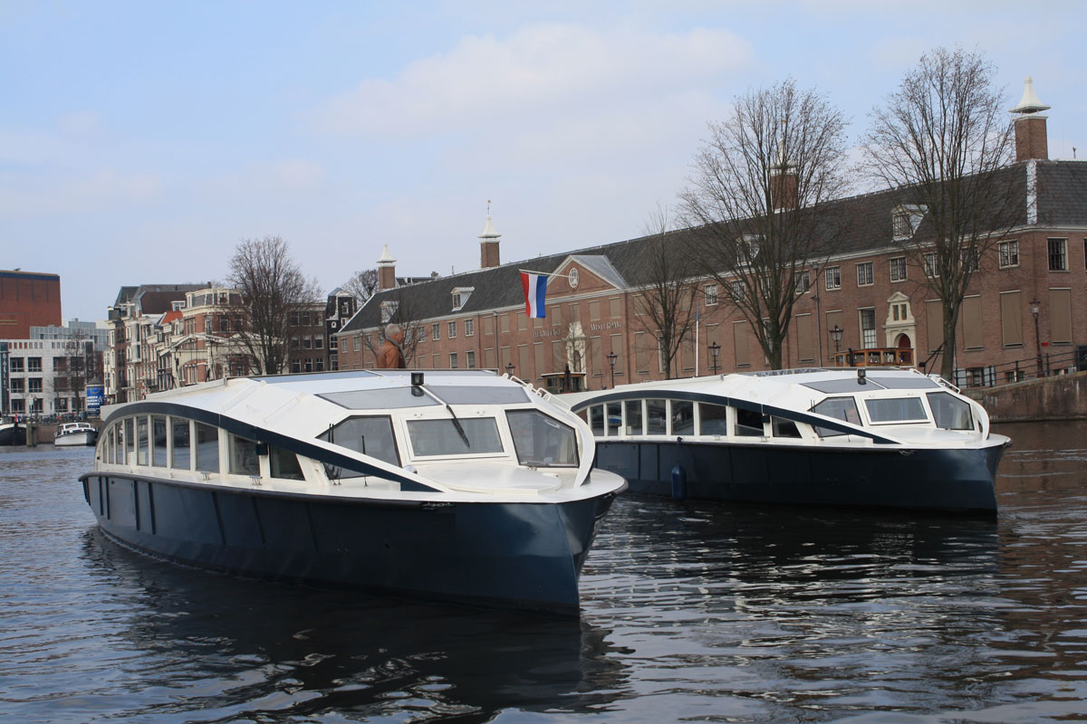 Pak-de-boot-voor-een-rondvaart-in-Amsterdam