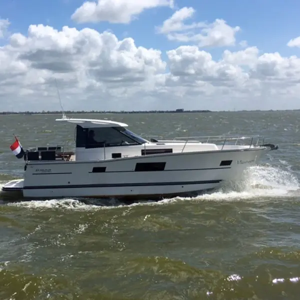 Een elektrisch motorjacht huren? Lees eerst deze informatie