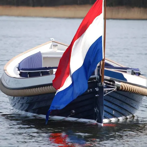 De verschillen bij het huren van een dieselsloep en een elektrische sloep