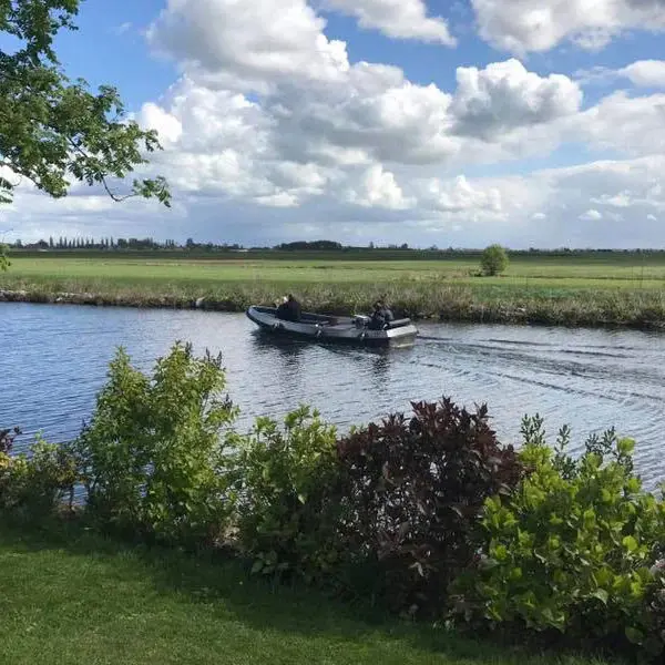 De voordelen bij het huren van een elektrische sloep