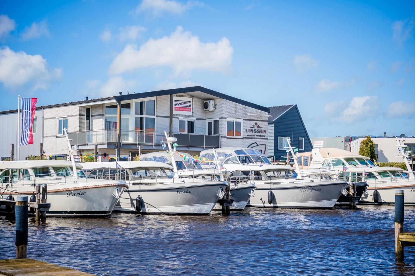 Sanzi Yacht Charter