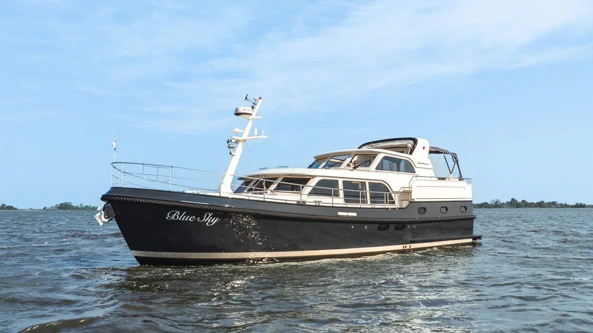 Sanzi Yacht Charter-4