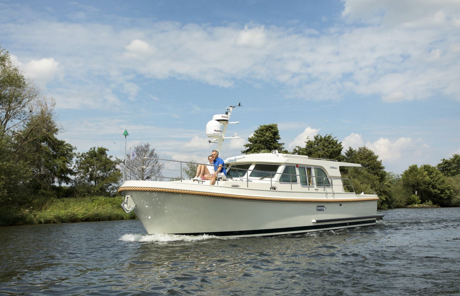 Sanzi Yacht Charter