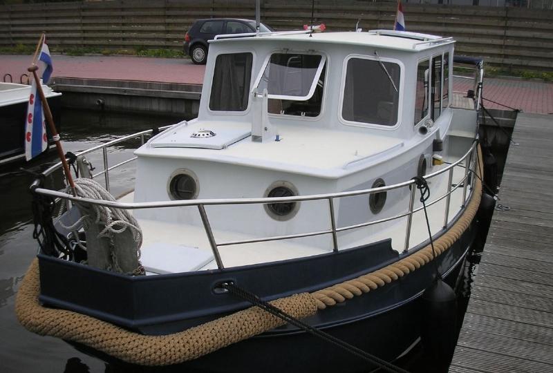 2_Hibo_Yachtcharter_Compacte-motorboot
