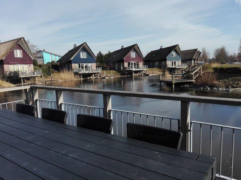 2_beach_resort_makkum_bungalowpark