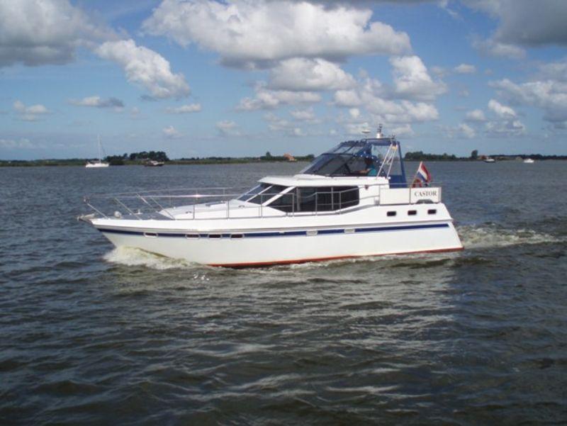 2_stoeten_jachtverhuur_motorboot-huren