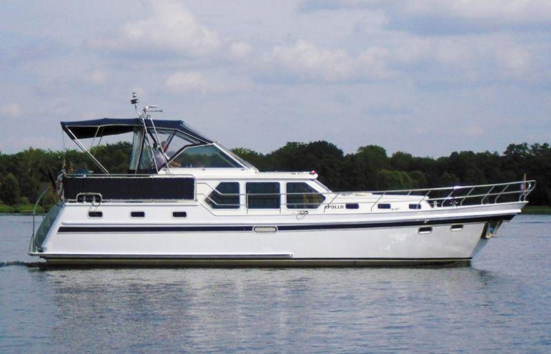 yacht charter de waterpoort