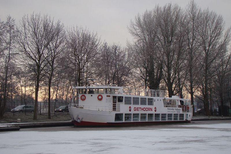 3_partyschip_giethoorn_rondvaartboot