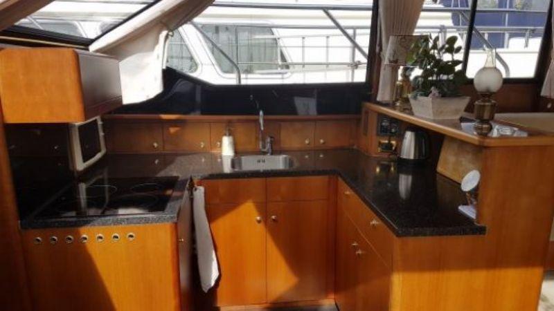 3_sail_yachting_keuken-motorboot