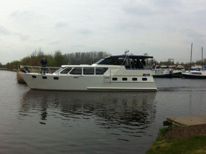 3_yachtcharter_2000_motorboot-huren