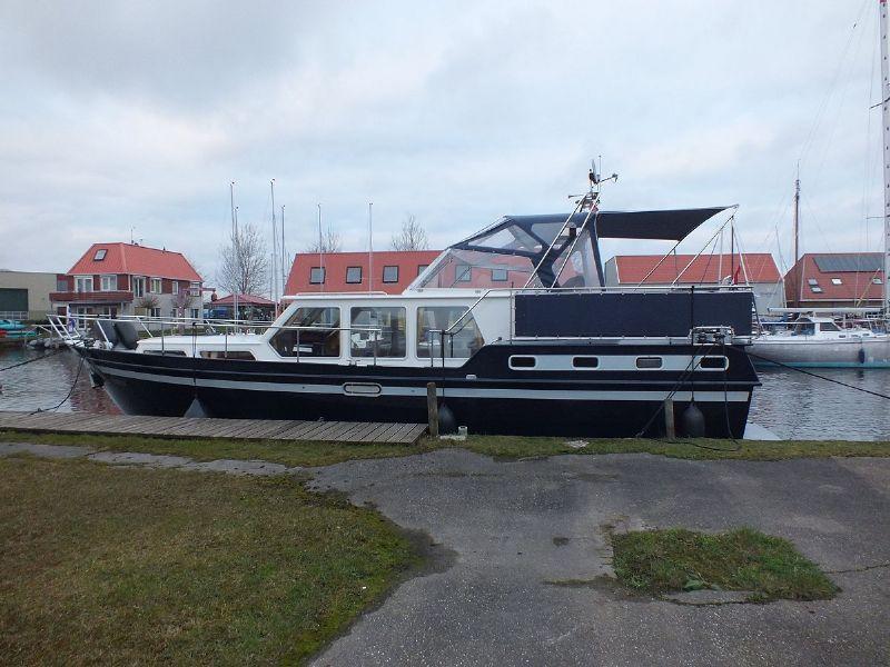 4_yachtcharter_de_waterpoort_motorjacht-huren